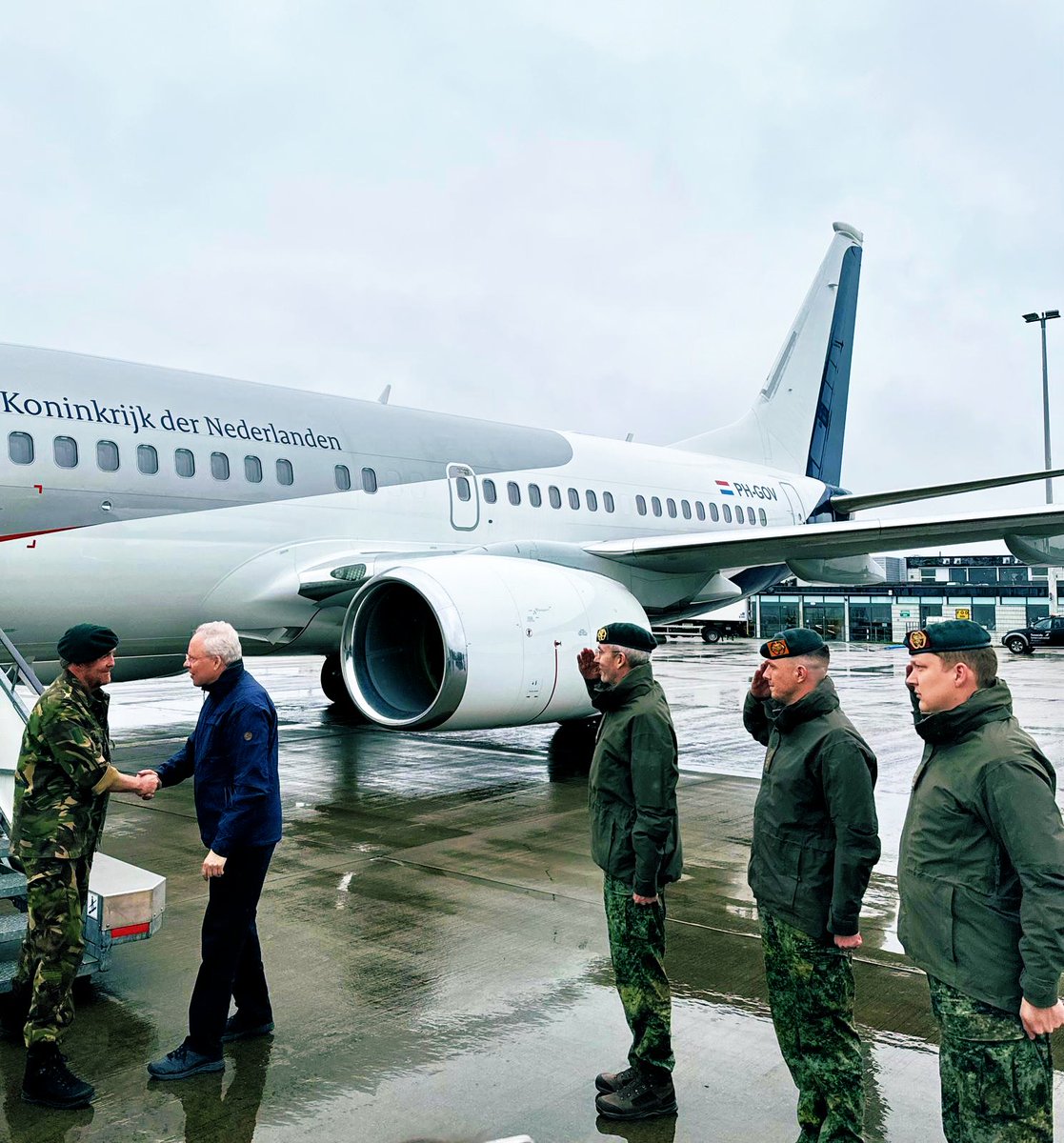 KvanOosterom's tweet photo. Privileged to welcome our King Willem-Alexander to the UK for a visit to operation Interflex in which Dutch and British Army personnel train Ukrainian recruits to help them defend their country against Russian aggression. https://t.co/iQnXHqbQlL