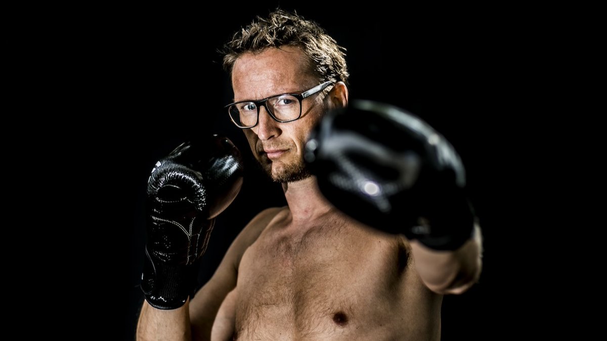 Pieter Jouke (foto) komt 22 maart naar 'De Verwachting' in Ritthem  met zijn programma 'Sluikstort', verder is Cesar Zuiderwijk in Dorpshuis  Renesse op 23 maart en beleef je 24 maart Super Magic! in  dorpshuis 'De Schutse' in Burgh-Haamstede, soundcloud.com/wfm96/peter-de…