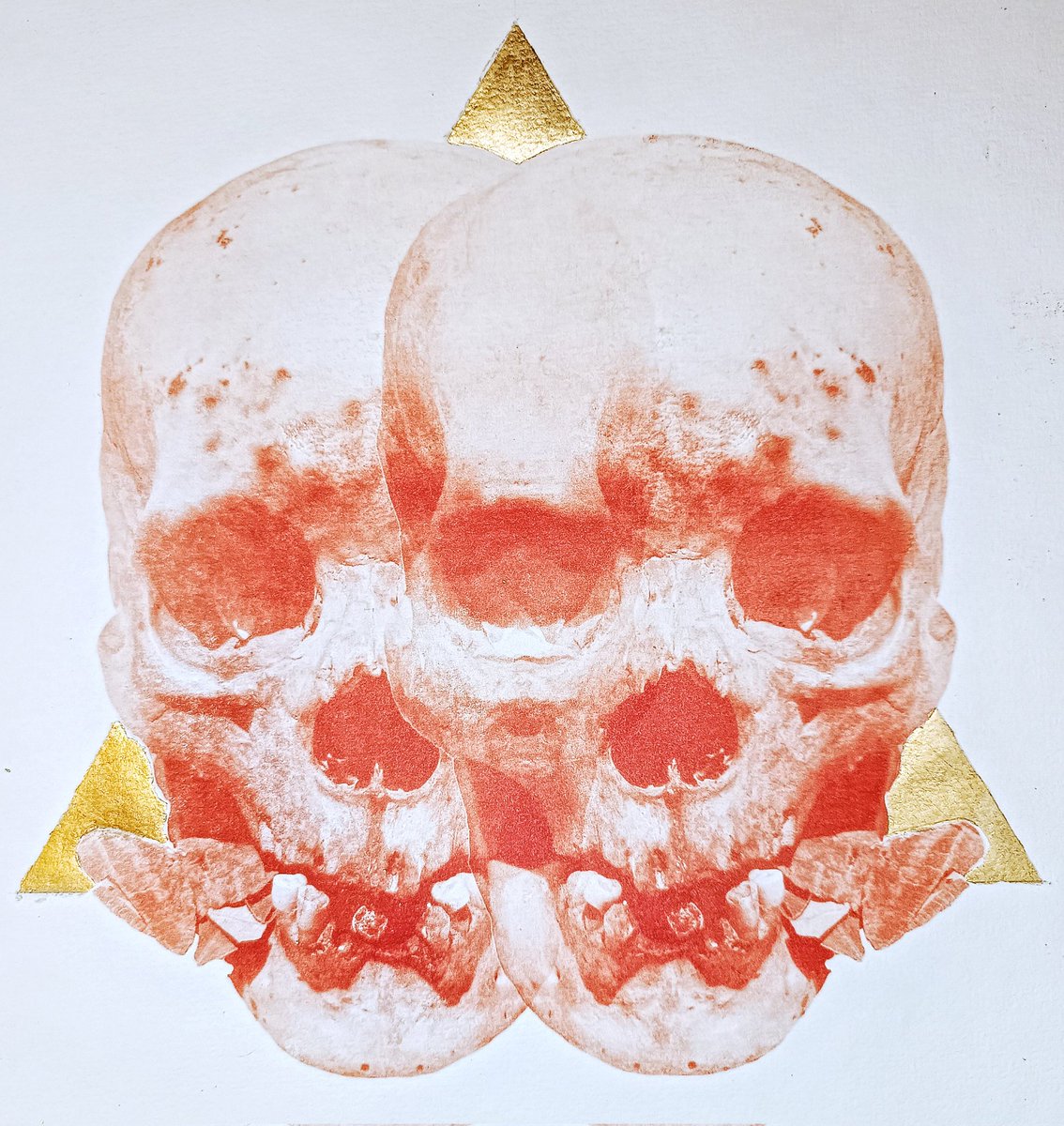 sergiobretel's tweet image. Ñatitas Bicefalas / Opuestas Duales 
Work in progress 
#PhotoEngraving in Red ink with 24k french Gold leaf
41x29 cm / 2024
Últimas obras en Bolivia 

#SergioBretel 
#photogravure #Fotograbado  #fotografiacontemporanea 
#gravure 
#Ñatita #Ñatitas #RedSkull 
#artecontemporaneo