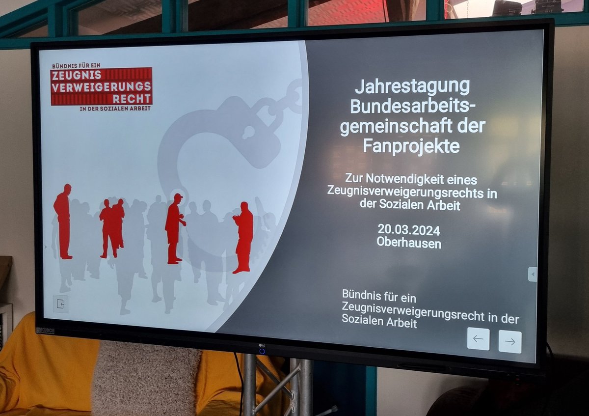 Auf der Jahrestagung der BAG in Oberhausen hat Matthias Stein den Workshop  zum Thema des fehlenden Zeugnisverweigerungsrechts in der Sozialen Arbeit geleitet. 
#zeugnisverweigerungsrechtjetzt #zeugnisverweigerungsrecht #zeugnisverweigern #sozialearbeitschützen #vertrauenschützen