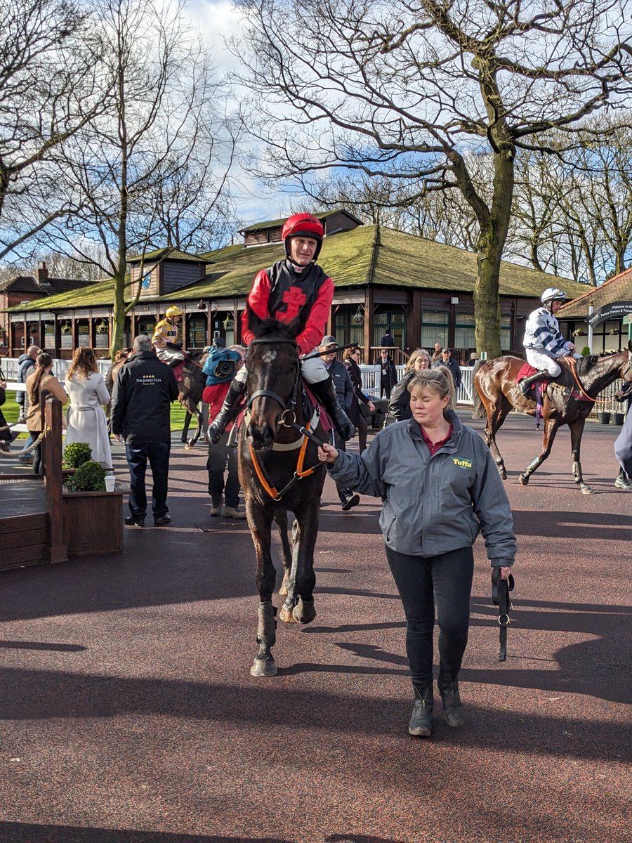 Prairie Wolf (Nick Scholfield) wins for the Sue Smith stable 🏇