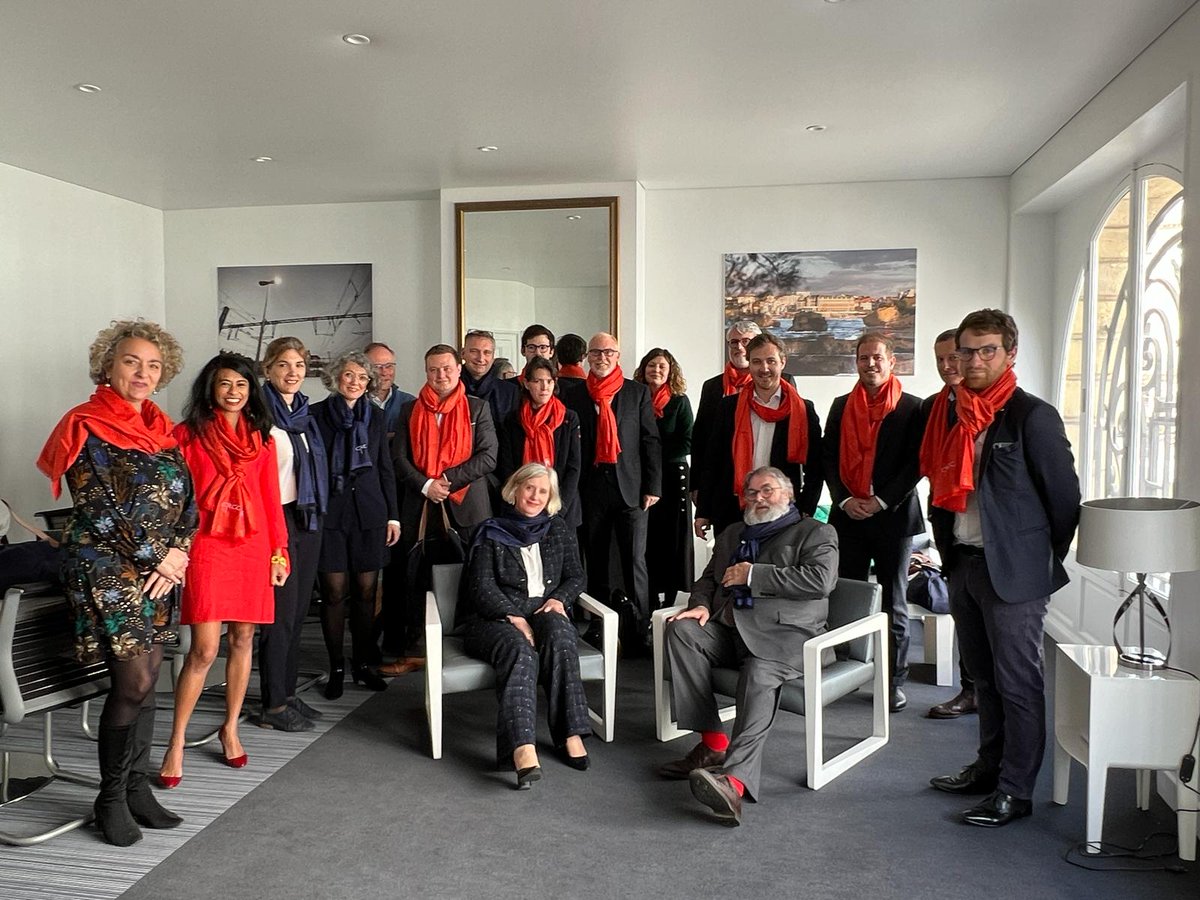 📸👥 Sourires et succès à la CRCC Grande Aquitaine !

Notre photo de groupe immortalise un moment spécial lors de la prestation de serment à la Cour d'appel de Bordeaux 🏛️. Ensemble, nous célébrons l'engagement, l'expertise et la camaraderie. 💼🎉