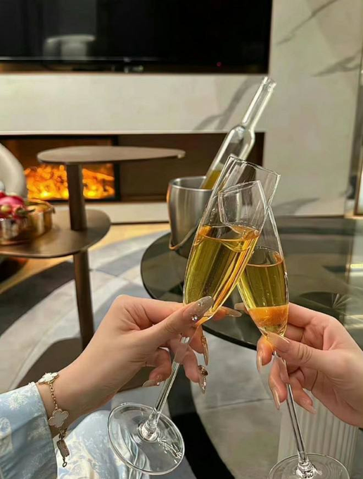 すべての悩みを忘れて乾杯します🥂