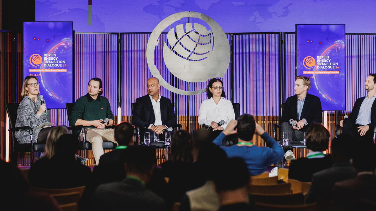 StartUpGET's tweet photo. 📈 “Less bureaucracy, less discussion, more action!” Live from #BETD24 for #BerlinEnergyWeek, our five #SET24 winners talked startup challenges and solutions in the #energytransition. Bring it on! 📸: Photothek/Florian Gaertner https://t.co/TPI5mPrykq