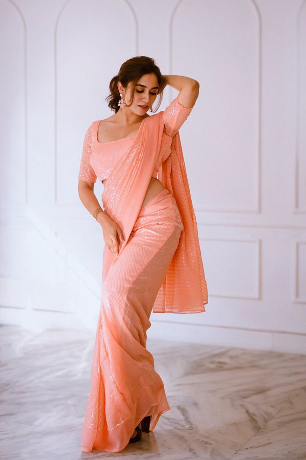 GJHzxnab0AA9DHe?format=jpg&name=900x900