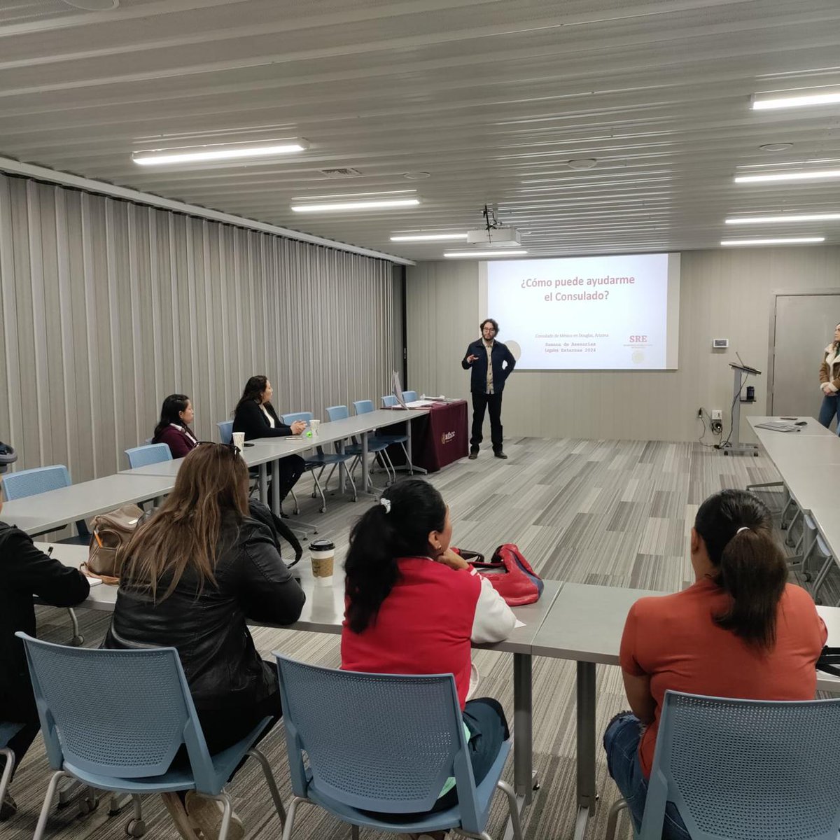 #ConsulmexDouglas asistió ayer a las instalaciones de Riverview LLP, en Pearce, AZ.. Como parte de las actividades de la #SALE2024, se ofreció información y asesoría a un grupo de mujeres mexicanas radicadas en esta zona de producción agropecuaria del condado de Cochise.