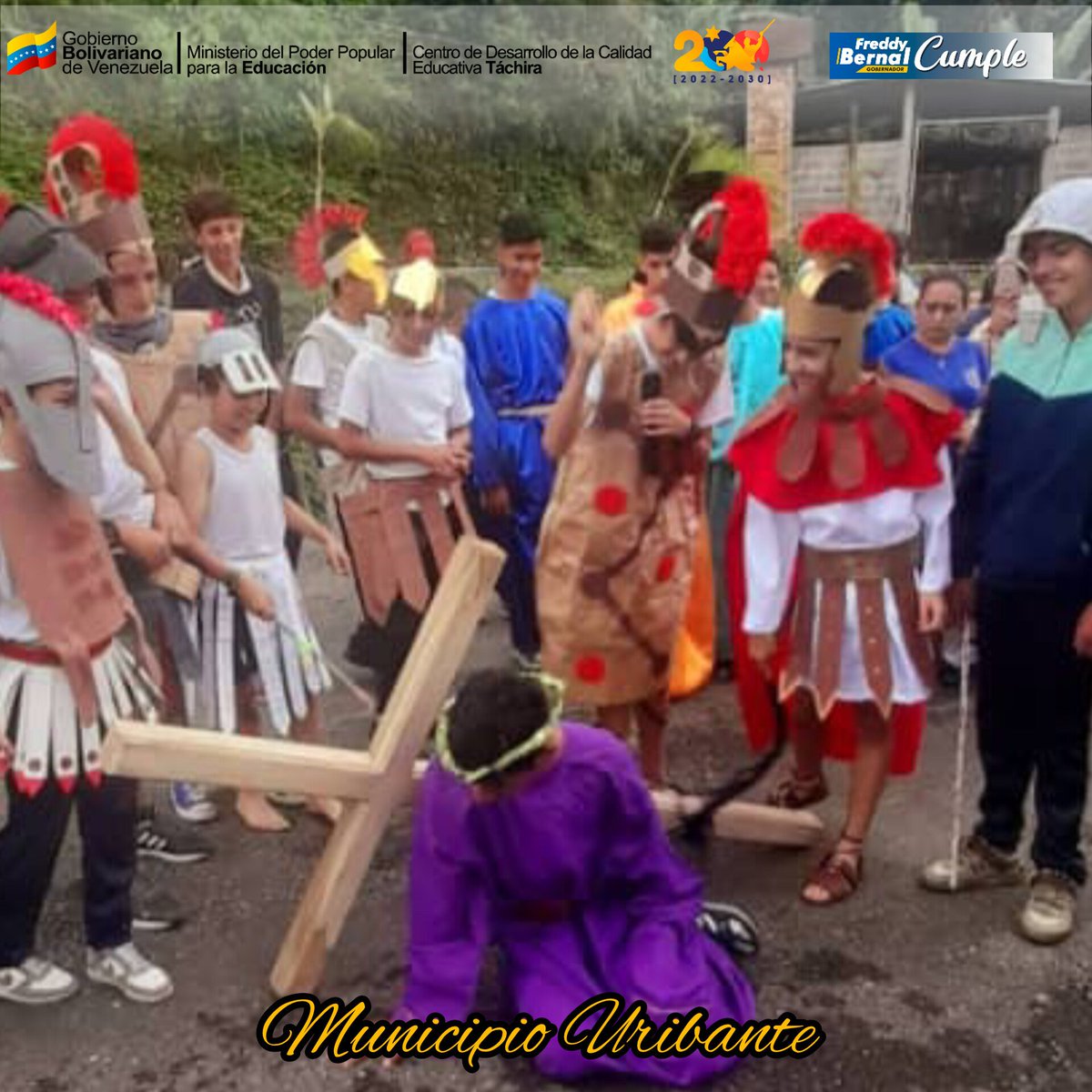 #20deMarzo 🇻🇪 El Liceo Nacional Josefa Molina de Duque realiza viacrucis institucional por la comunidad de La Fundación.

#EpocaDeTransformacion 

<a href="/NicolasMaduro/">Nicolás Maduro</a> 
<a href="/_LaAvanzadora/">Yelitze Santaella</a> 
@MPPEDUCACION 
<a href="/Berzabethg1/">Berzabethgandicaoficial</a> 
<a href="/CDCETachira/">CDCE Táchira</a> 
<a href="/Alexis_J_Castro/">Alexis Javier Castro</a>