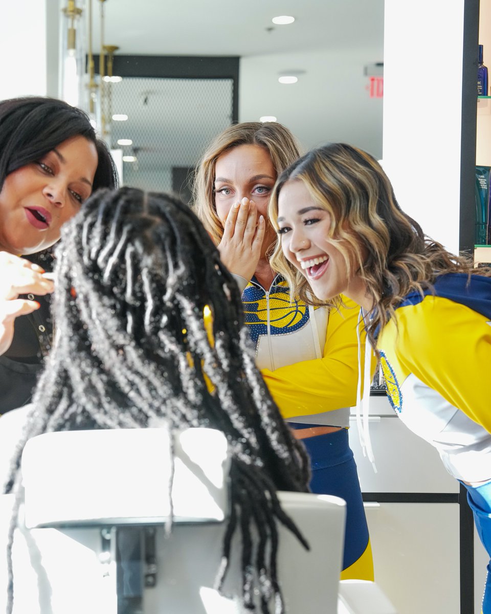 last night, we went to Renova to meet more amazing young ladies from @GirlsIncIndy to talk about their lives while they got makeovers from the great stylists 💇‍♀️