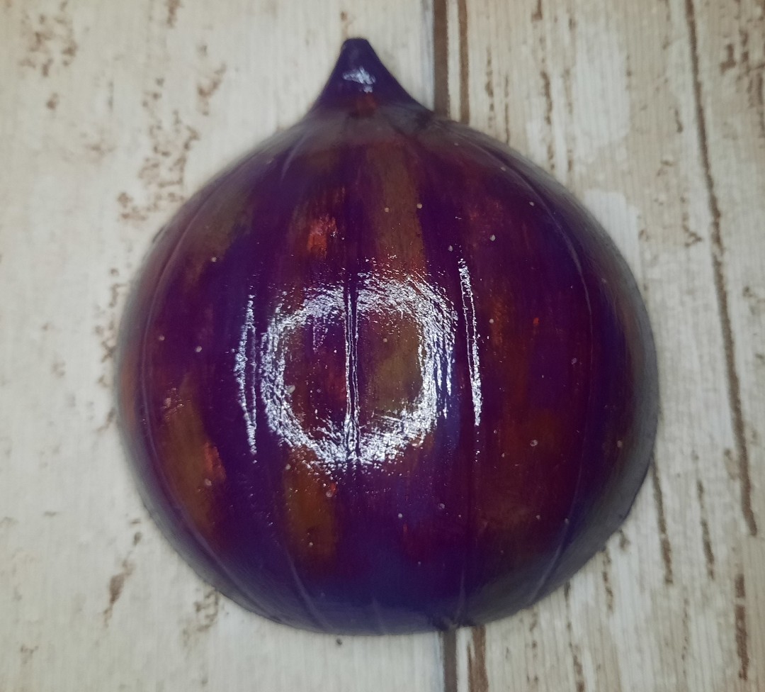 I have two fig mini trinket dishes available from my Etsy shop. All my fruit dishes are handmade and handpainted to look as realistic as possible. You can box frame them, display them or use for bits and bobs. earthandsandbyanna.etsy.com/listing/165143… #womaninbizhour #HandmadeHour #MHHSBD #fig