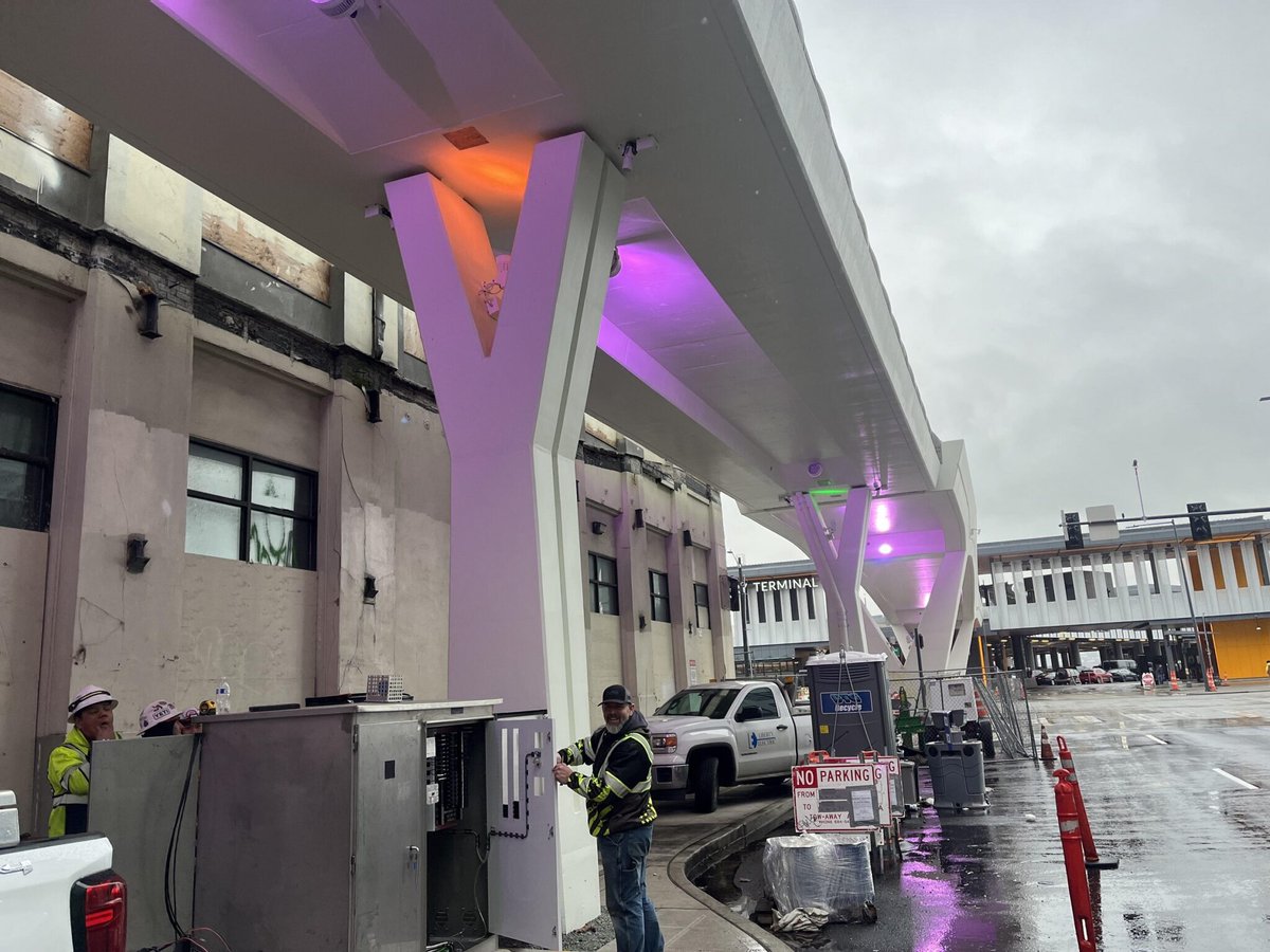 Marion Street Pedestrian Bridge is illuminated! New handrails and lighting will give 5 million annual ferry users a downtown walk to remember. Check out its impact here: tinyurl.com/yeytxy8z