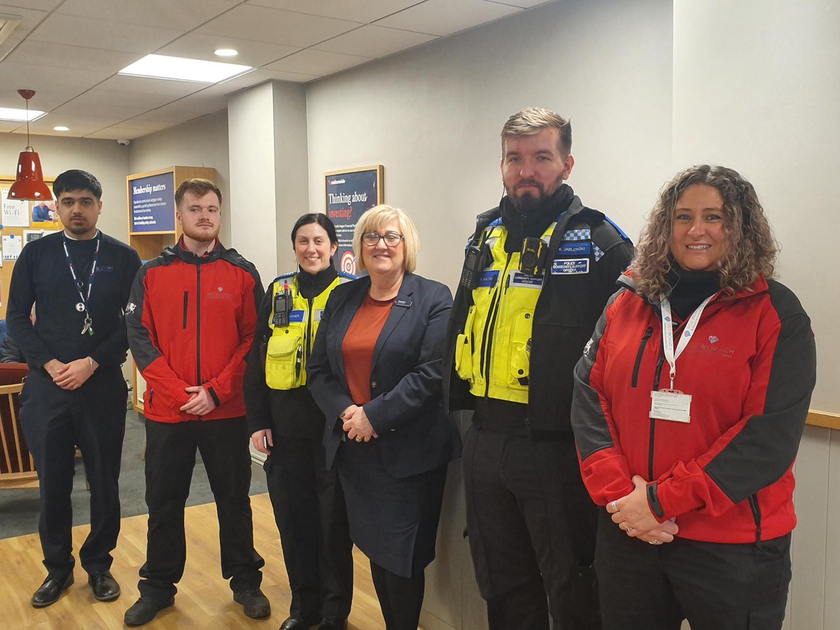 We have been out and about today talking to the local community and businesses followed by a patrol around the hospital. Lovely that so many people took the time to have a chat with us👮‍♀️👮‍♂️ #Businesscrimemonth #CommunityEngagement @SandwellPolice 31873