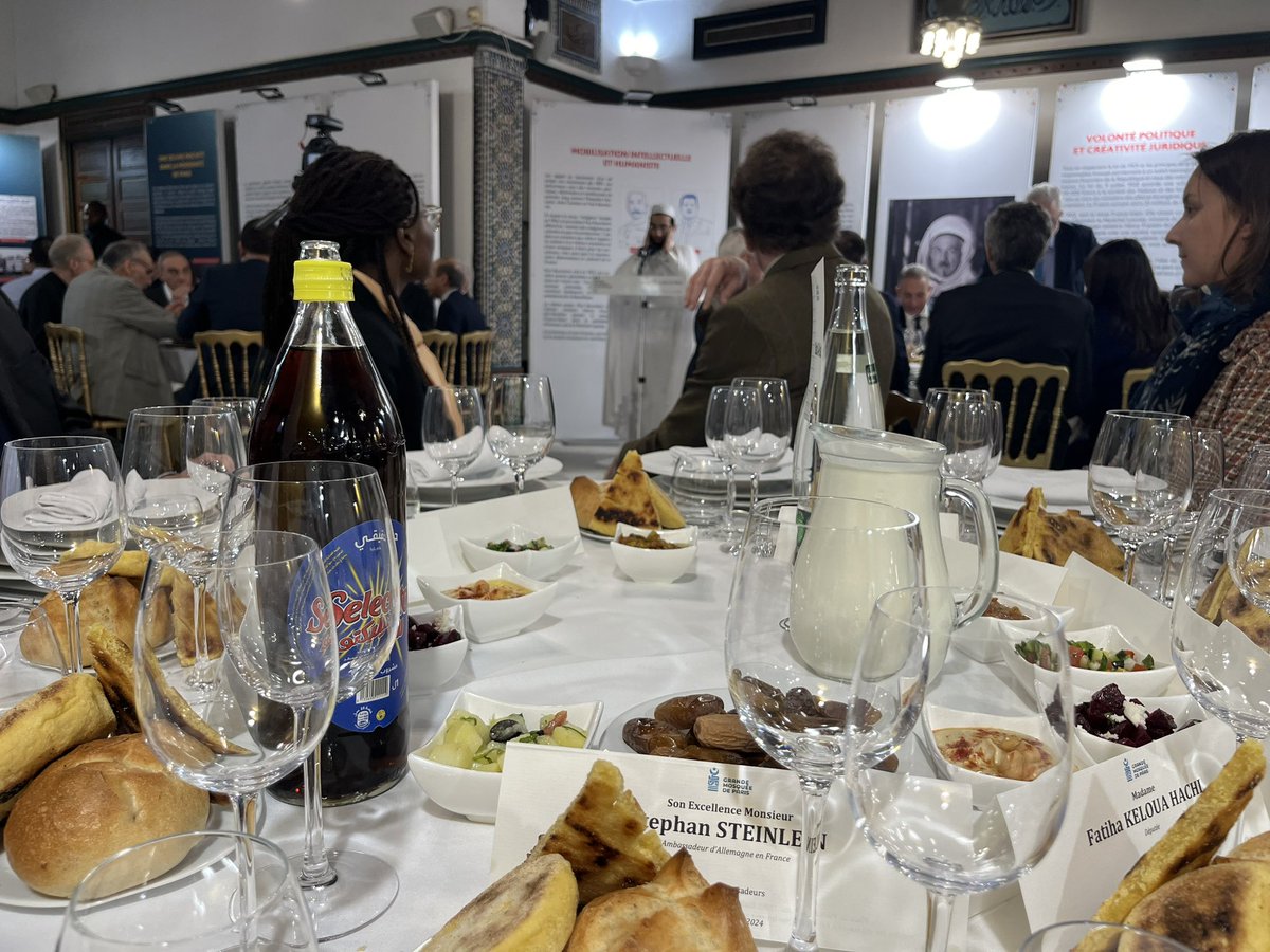 Iftar des ambassadeurs à l’invitation du Recteur de la Grande Mosquée de Paris Chems-Eddine Hafiz. Aujourd'hui, il est particulièrement important de rappeler la responsabilité de toutes les religions pour la paix et l’humanité.