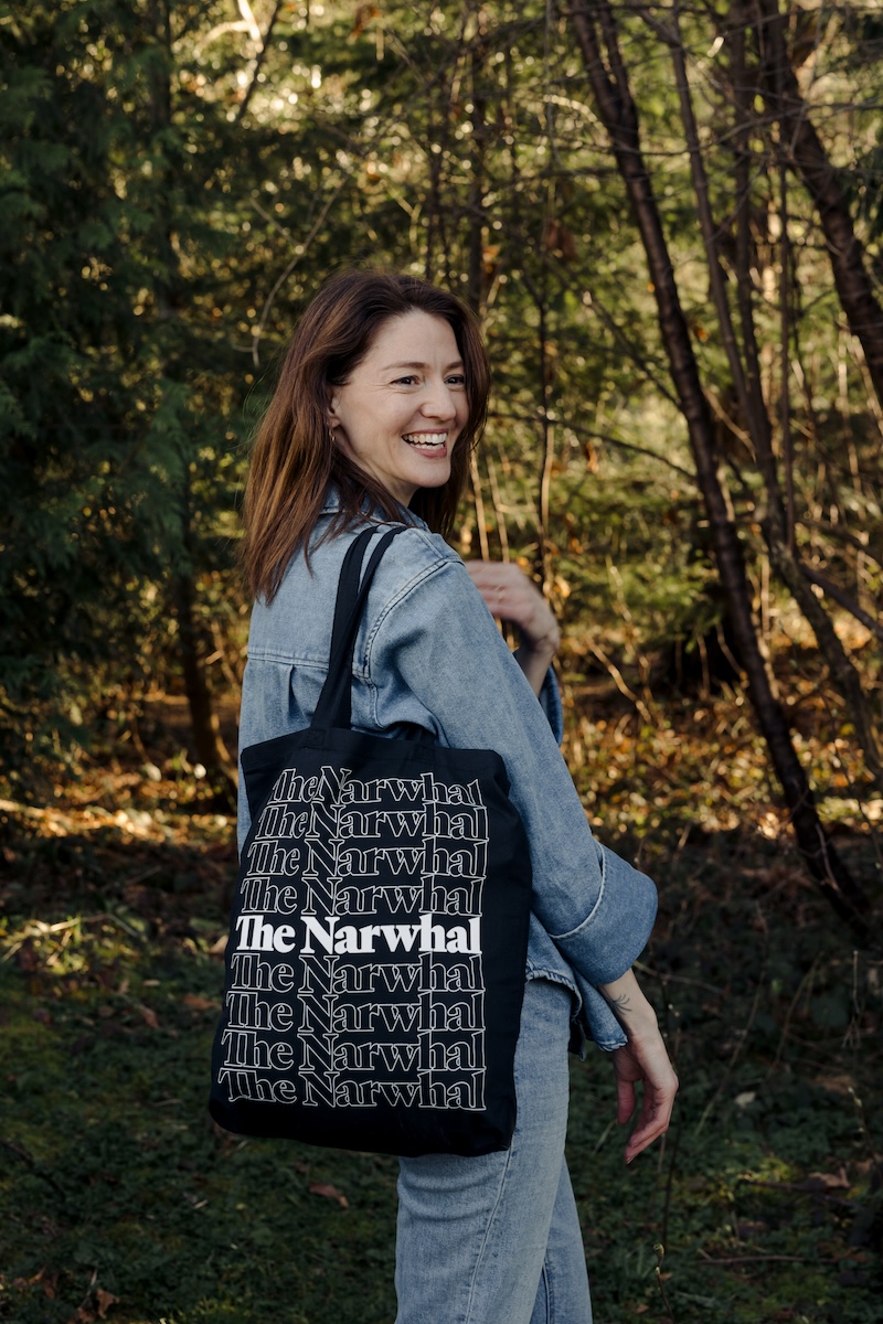 No, it’s not a rumour — we do in fact have brand-new Narwhal tote bags for the next 200 members! Take it from @michellecyca: look at how happy she looks sporting the bag, offering you an insight into how great you’d feel championing climate reporting… thenarwhal.fundjournalism.org/join/?amount=&…