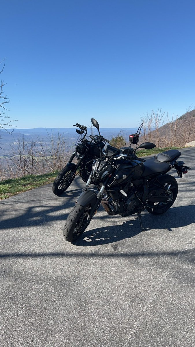 Took a drive this past Saturday. What a beautiful view the #shenandoahnationalpark skyline drive is.