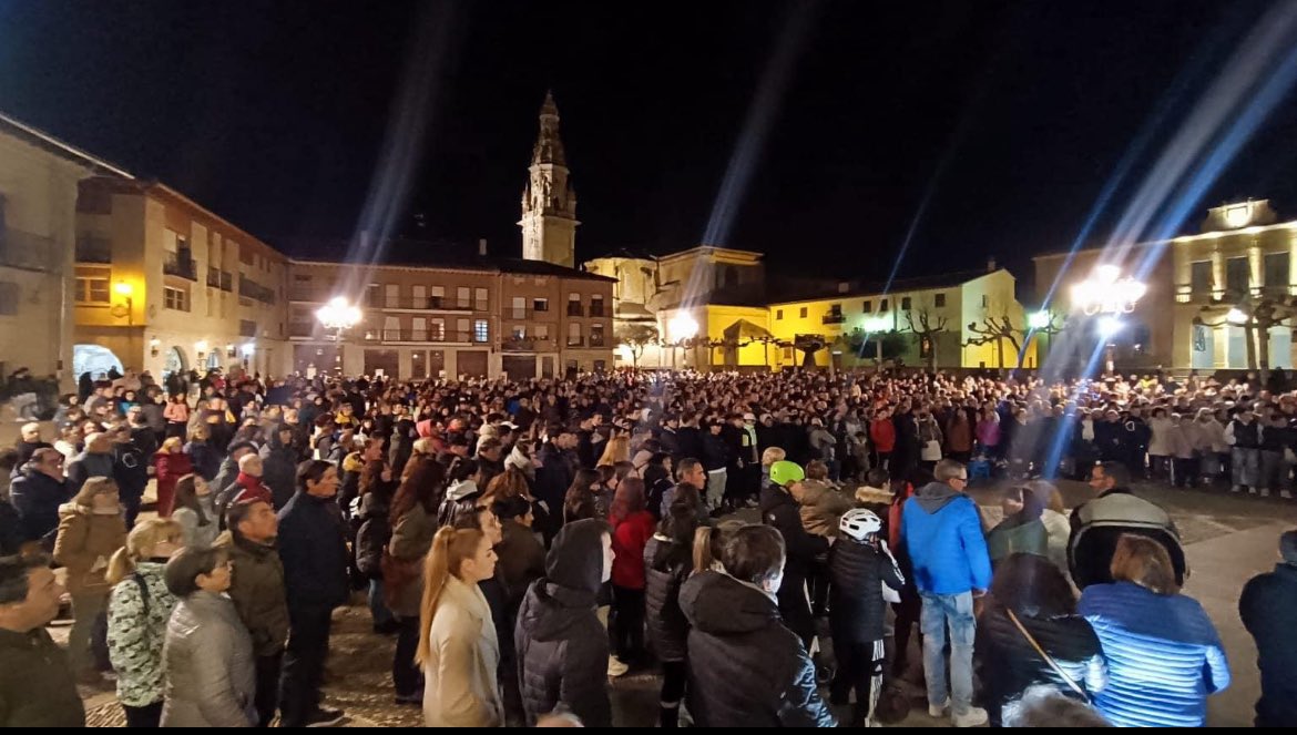 Una nueva estrella ha subido al cielo, pero estaremos pensándote una vida entera.

Teníamos la esperanza e ilusión de encontrarte, traerte de vuelta a casa y no parar de abrazarte pequeñajo.

Gracias a todos por la difusión y ayuda desinteresada de estos días.

DEP 💫