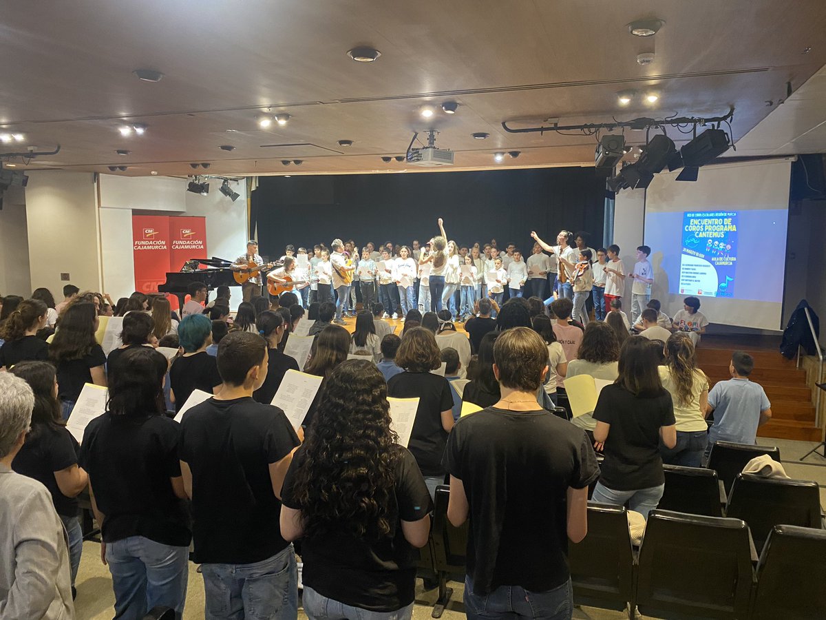 alfonsomayor's tweet photo. 📍Encuentro de coros del Programa Educativo “Cantemus” 🗣️🎶 con más de 200 estudiantes participantes de 6 centros educativos del municipio de Murcia @iesflori @ieslaflota @IESRamonyCajalV @IESLcdoCascales CEIP Santiago el Mayor y CEIP Maestro Enrique Laborda @Educarm #Cantemus https://t.co/MR0XoCMPYl