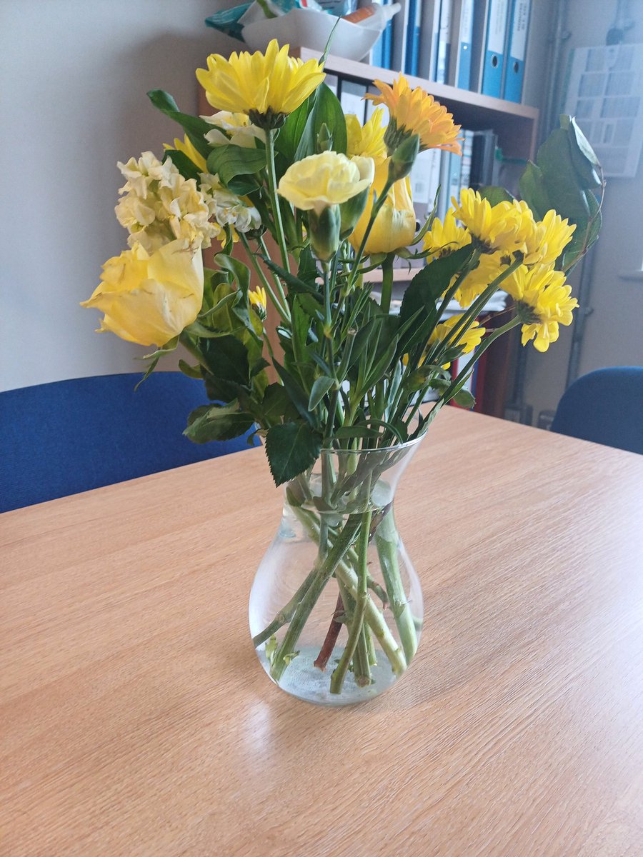Presented with these beautiful flowers today in recognition of #InternationalHappinessDay what special colleagues I have 🥰 @AlbrightCentre #ThisisAP #wellbeing