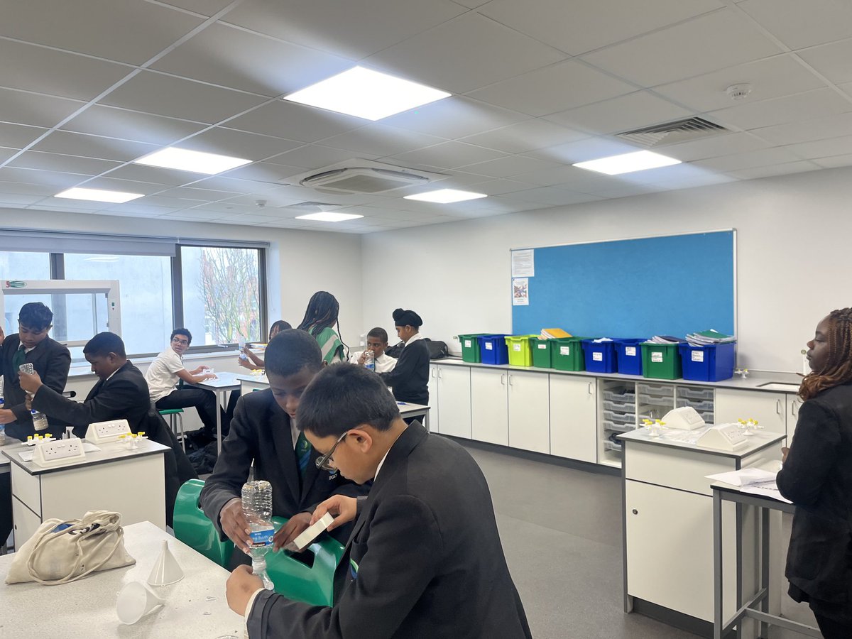 Celebrating Science Week at FGCS last building hour glasses 🕰️ 🧬 🌟 ⁦<a href="/FgcsInfo/">Forest Gate Community School</a>⁩
