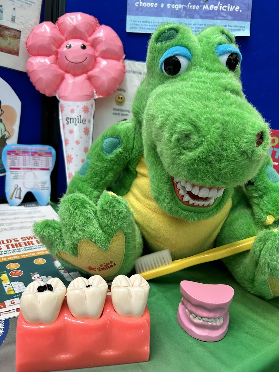 Our wonderful Oral Health Practitioners were out in Greenock & Port Glasgow Health Centre & Inverclyde Royal Hospital today to celebrate Oral Health Awareness Day 🦷 thank you to everybody that stopped by for a chat with the team! #WorldOralHealthDay @NHSChildsmile @NHSGGC