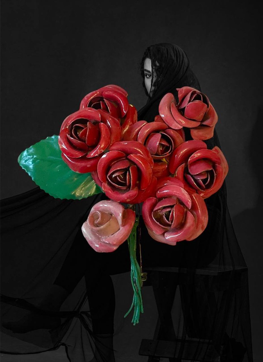 AnnaritaModa's tweet photo. Bouquet #brooch, with hand-enamelled brass and ceramic rose elements 🌹
©️ Annarita Vitali ®️ https://t.co/M1YYWwpFnN