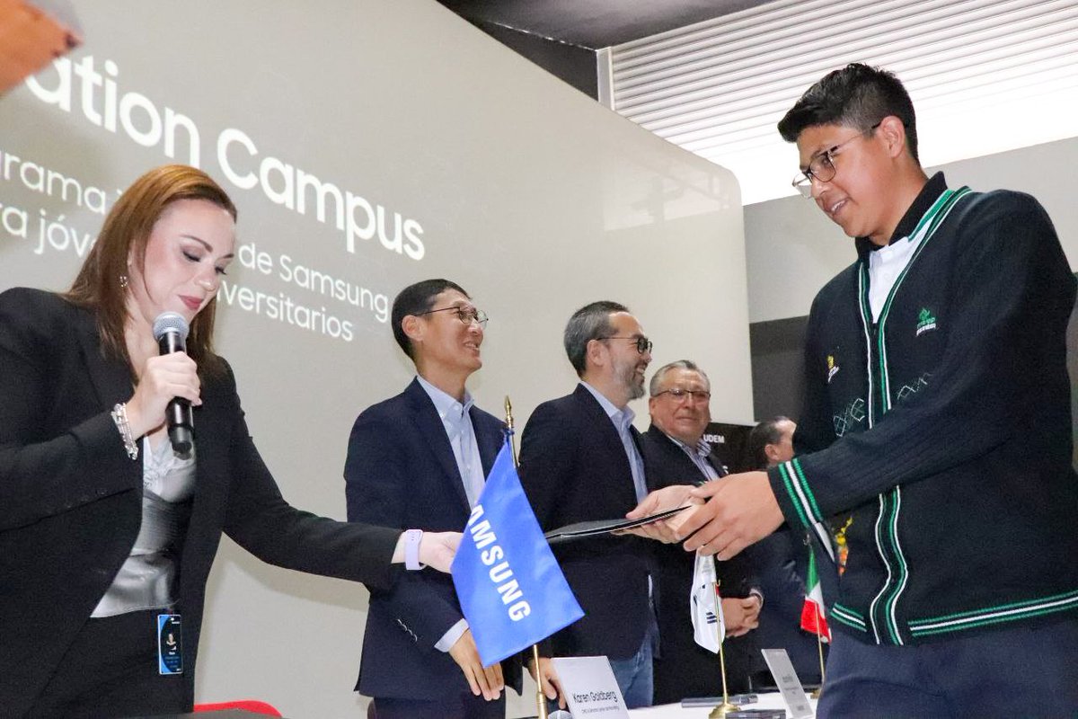 Conalep_Edomex's tweet photo. ¡Celebramos el éxito de las y los campeones de la innovación! Al obtener 1er. y 3er. lugar en el concurso #InnovationCampus de Samsung. 🚀🏆

Felicitaciones por sus proyectos 'Estacionamiento inteligente' y 'Bomba autónoma'! 🎉🌟

#25AñosApasionadamente
#ApasionadamenteCONALEP https://t.co/JHEBbnOUZE
