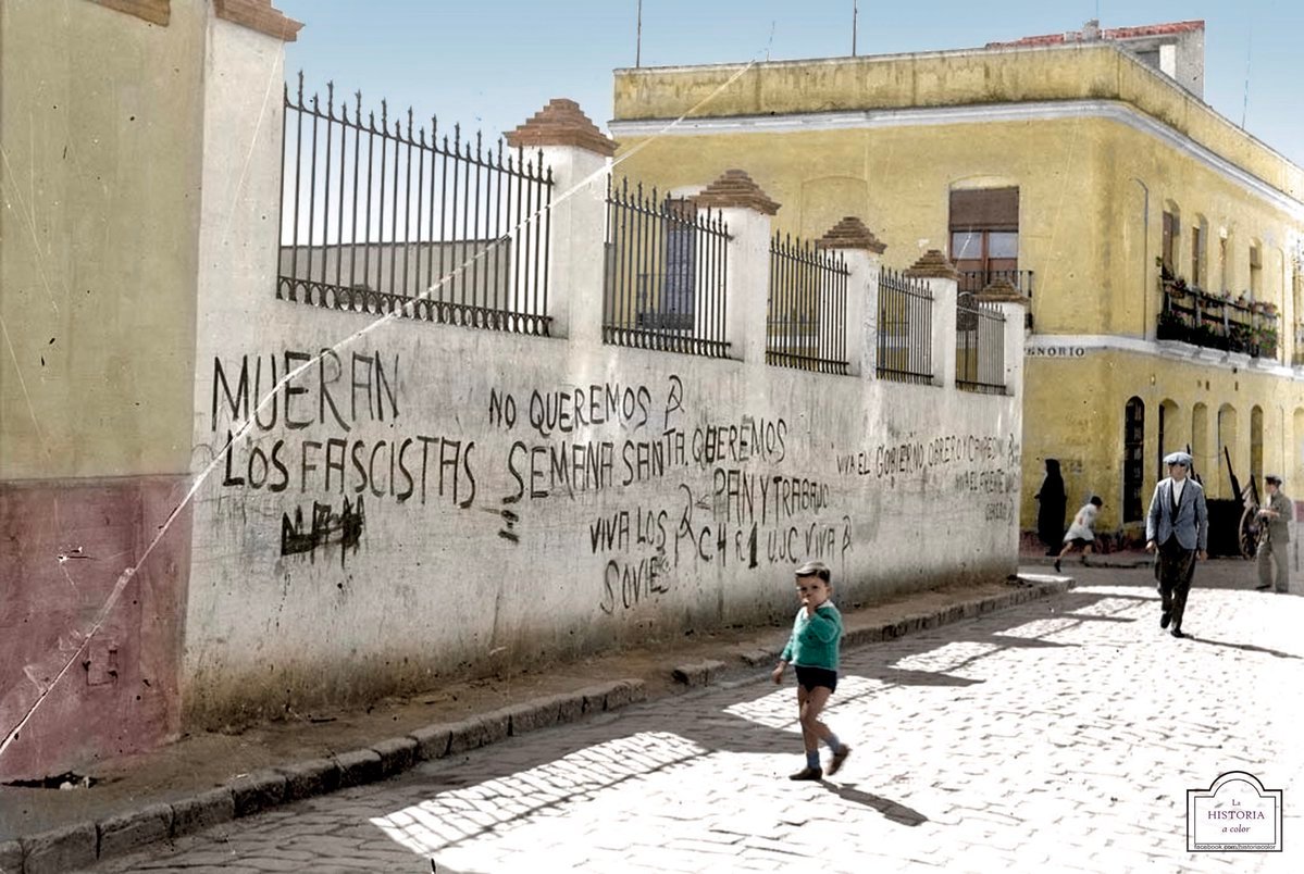Barrio obrero de Sevilla en los años 30: «Mueran los fascistas. No queremos Semana Santa, queremos pan y trabajo».