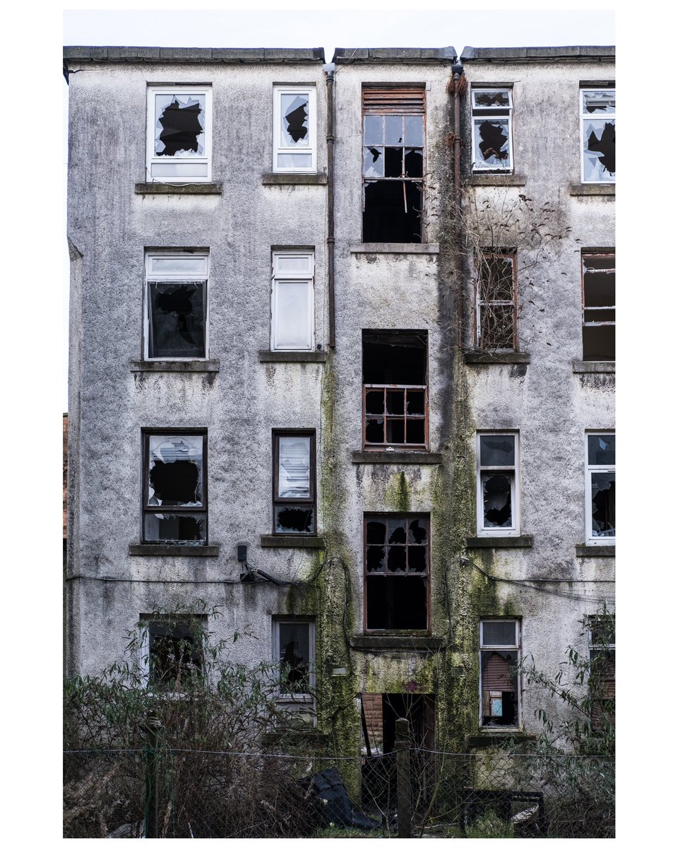 It's a doer upper... #urbex #explorescotland #urbanexplorer #abandoned #derelict #housingestate #portglasgow