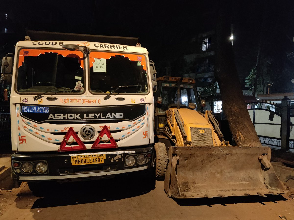 This are the vehicles the driver of JCB does not even have a valid licence also there is no site supervisor or barricading causing accidents