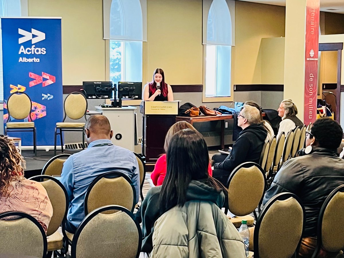 Une salle bien remplie pour la conférence d’ouverture de l’historienne Rebecca Lazarenko. Il n’est pas trop tard pour vous joindre à nous au Campus Saint-Jean pour la Journée du Savoir !