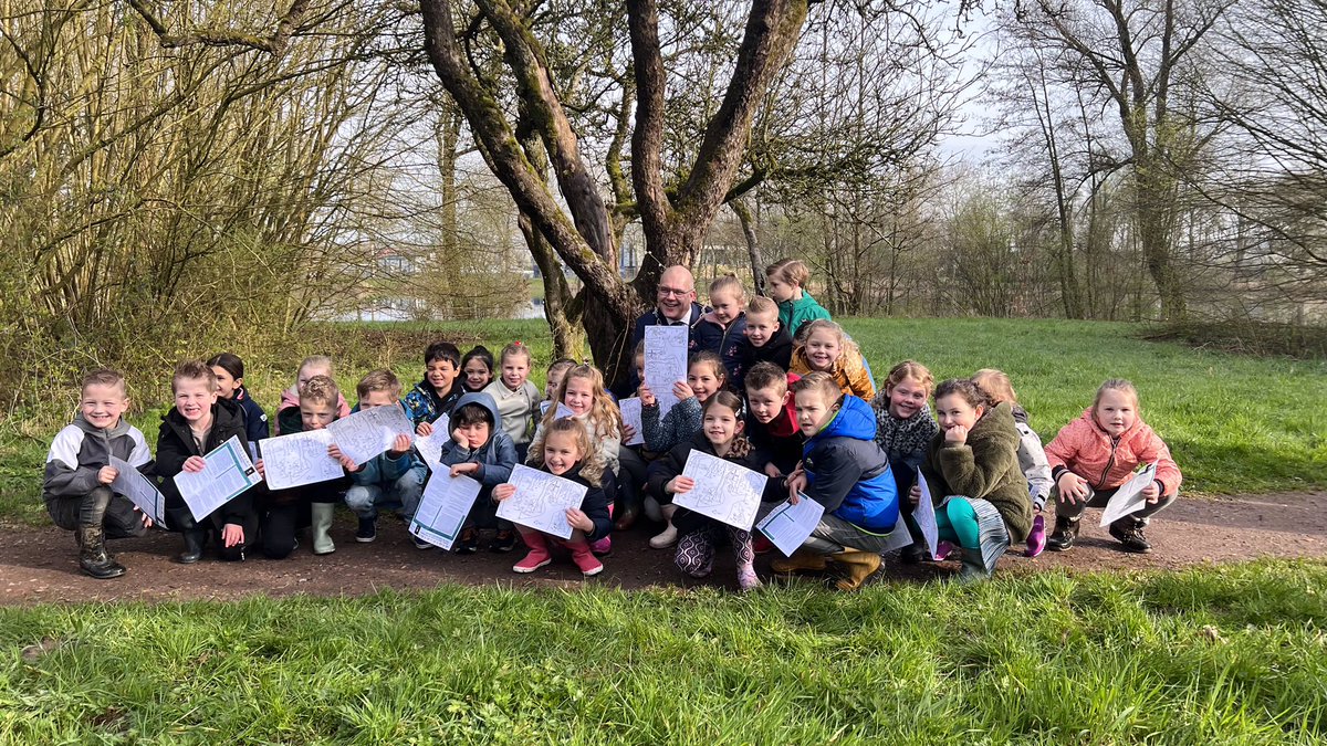 ALTENA - De gemeente Altena bestaat vijf jaar. Om dit te vieren krijgt iedere inwoner donderdag (21-3) namens de gemeente een gids met vijf nieuwe wandel- en fietsroutes in de brievenbus.

 altena.net/nieuws/gemeent…