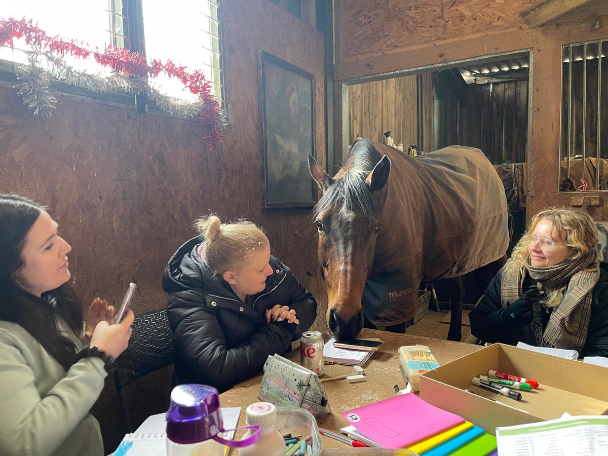 Fleur participating at the equine integrated therapeutic art for people in addiction recovery. If you want to join please contact Together Drug and Alcohol Services @Devon_Hour @Exeter_Hour @UK_AHA @AlcoholicsAnony @mentalhealth @narconon