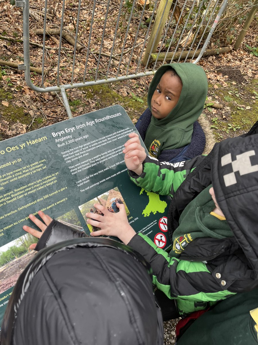 PlasmarlPrimary's tweet photo. @Plasmarlyear1 enjoyed their trip to St Fagans @StFagans_Museum 🏴󠁧󠁢󠁷󠁬󠁳󠁿 https://t.co/ICIClTZHUG