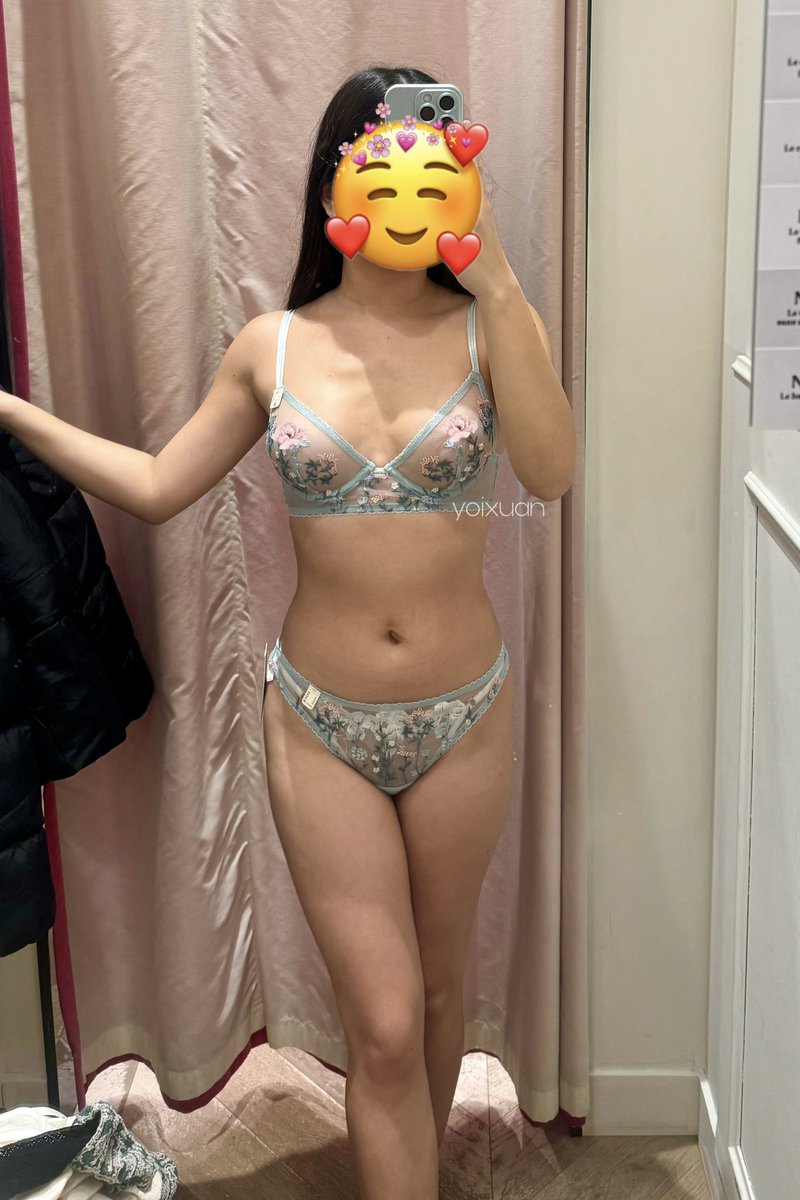 yoixuan's tweet photo. Essayage d’un ensemble fleuri pour fêter le printemps aujourd’hui 🥰💐💛

#MercrediFesses au passage 🫣 https://t.co/iMFAXMg30u