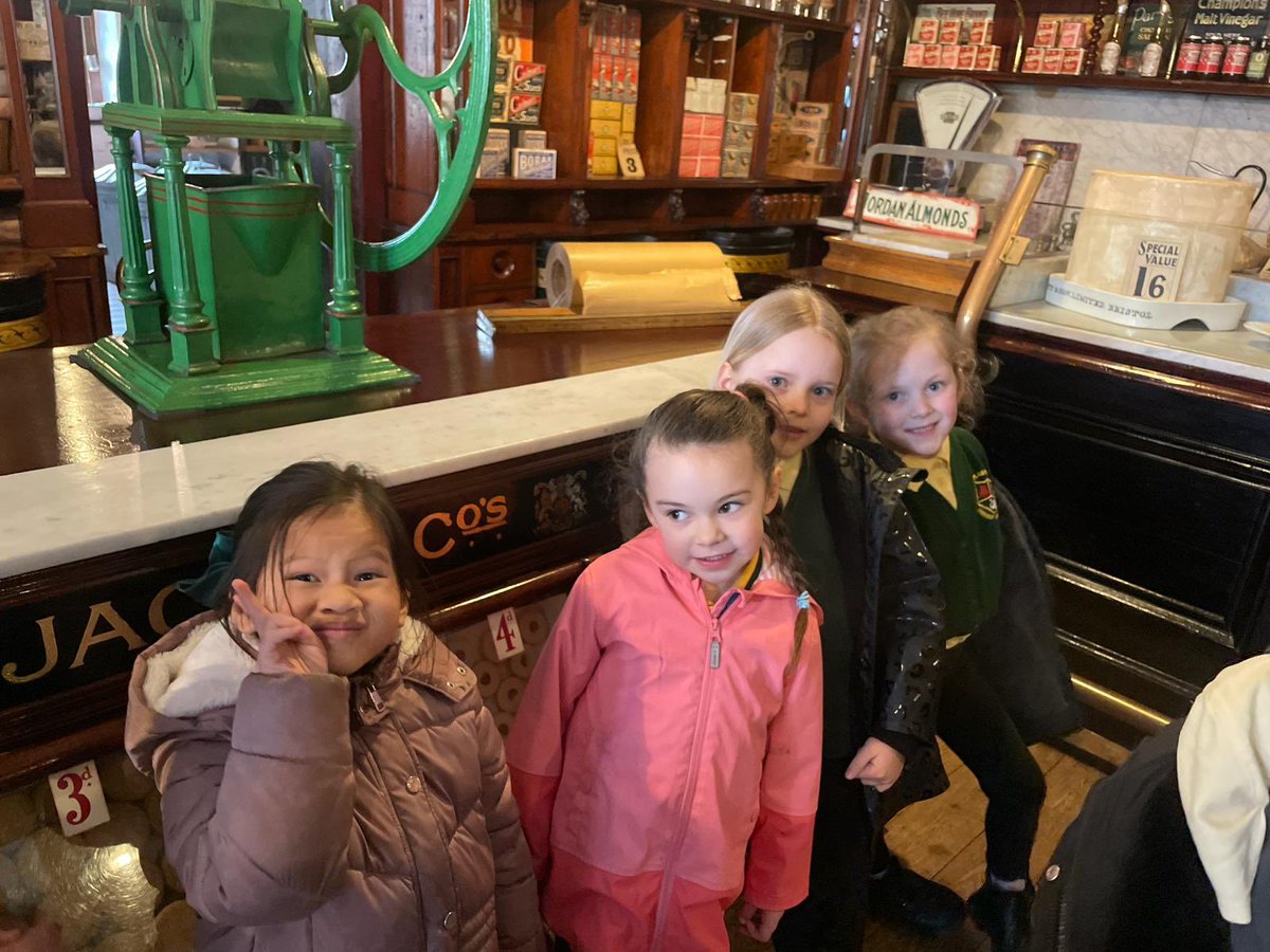 PlasmarlPrimary's tweet photo. Great day out in St Fagans today @plasmarlyear1 @StFagans_Museum #PlasHum 🏴󠁧󠁢󠁷󠁬󠁳󠁿 https://t.co/uPHHsJKNLA