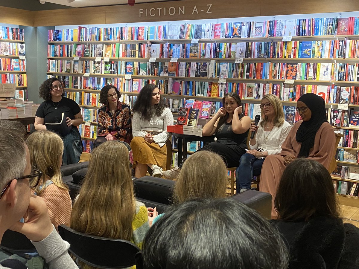 Fab evening @HSKWaterstones @WaterstonesKids celebrating the Waterstones prize older readers shortlist with 5 amazing and inspiring authors!