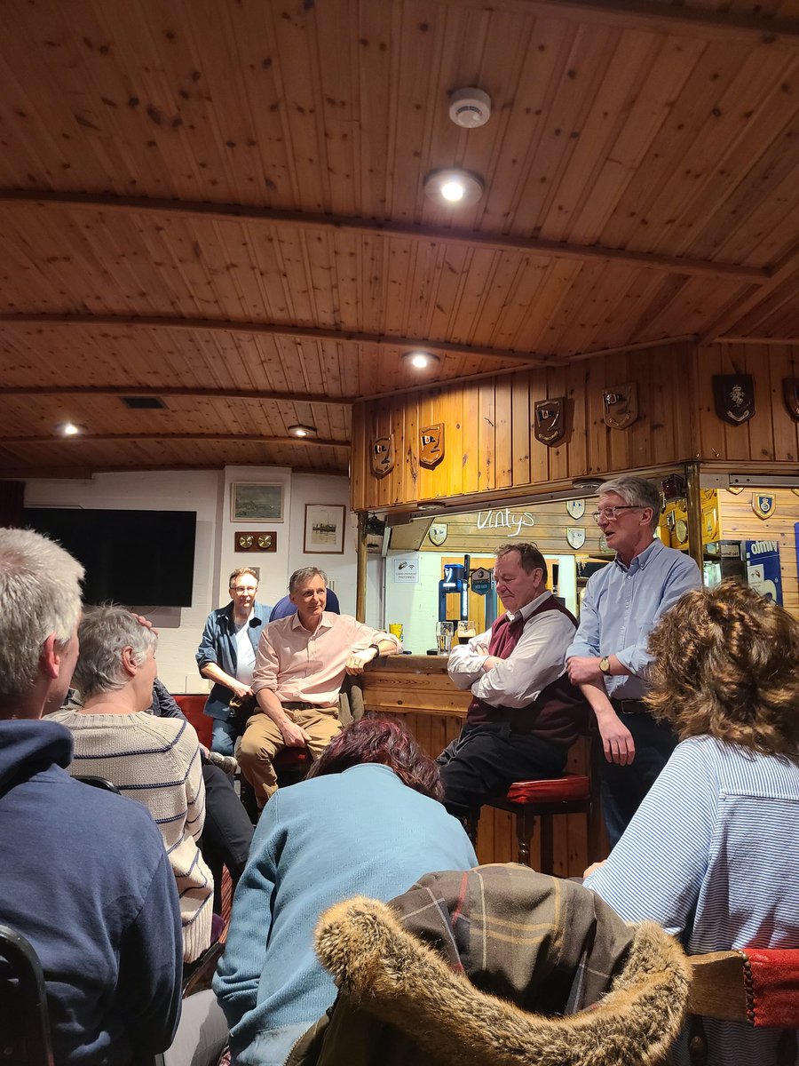 From mathematical modeling of dolphins, the European Commission, the development of the wind industry to community owned wind turbines & receiving the Queen Elizabeth Prize for Engineering. Fascinating evening hearing from Andrew Garrad as part of @CreativeHolywo1 on #renewables