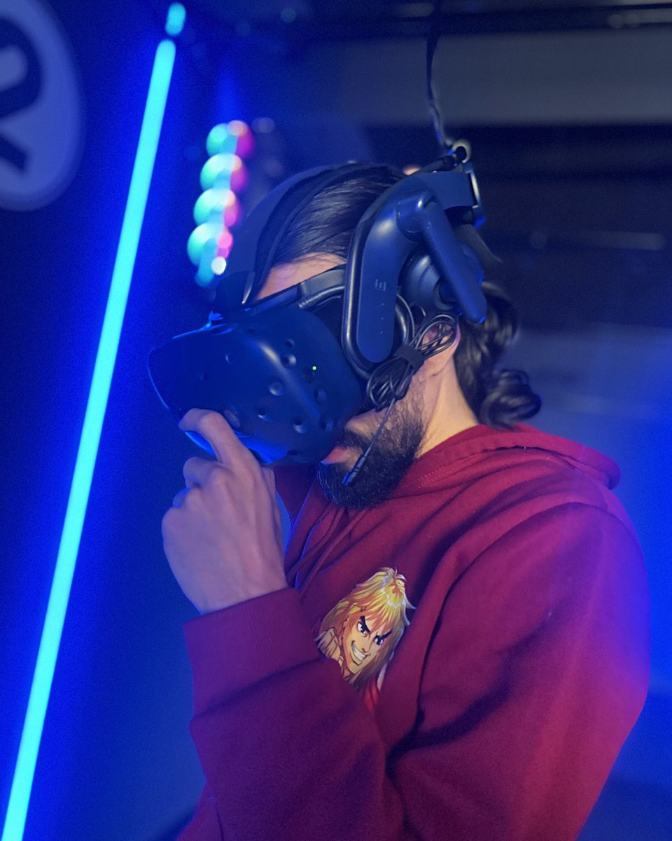 XLeproDujeux's tweet photo. 👉 Je suis passionné par l'univers captivant de la réalité virtuelle et je suis convaincu de son potentiel révolutionnaire dans de nombreux domaines. Fort de cette passion, je suis désormais doué à faire de ma passion mon métier. 🐉🔥
#vr #streetfighter #jeuxvideos #games #gamer https://t.co/Jj8qauHDFU