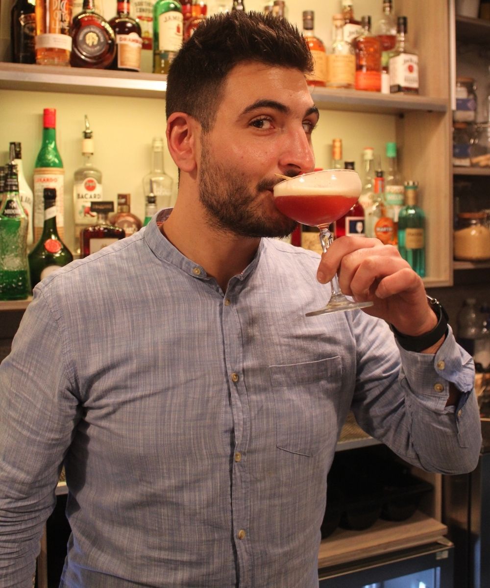 📷YOU GOTTA DO THE TASTE TEST!📷 Your reminder that Carlisi cocktails are 2 for £15 every day between 3pm and 7pm... Cheers to that! #italianfood #cucinaitalian #italiandeli #italianmenu #cocktails