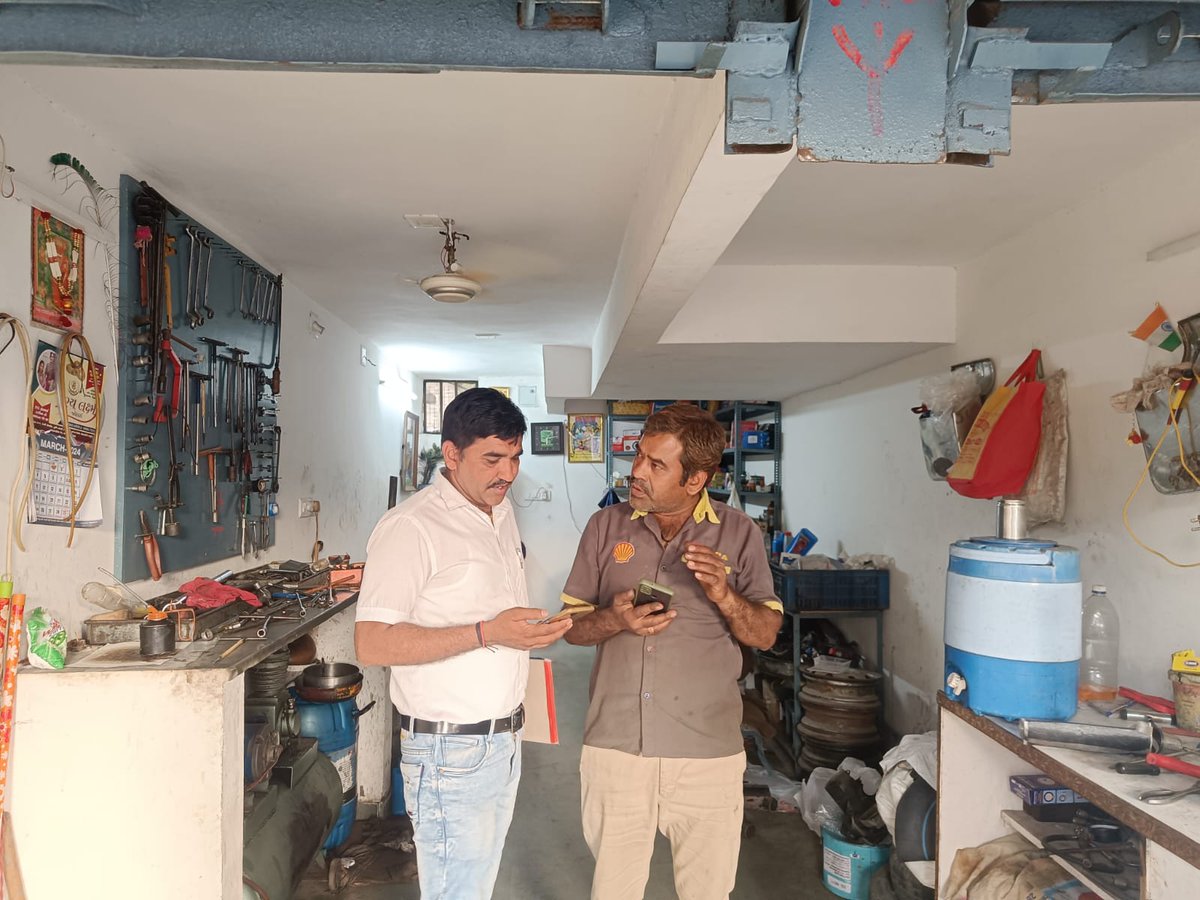 AmdavadAMC's tweet photo. અમદાવાદ મ્યુનિસિપલ કોર્પોરેશનના ઉત્તર પશ્ચિમ ઝોન સોલિડ વેસ્ટ મેનેજમેન્ટ વિભાગના તમામ વોર્ડમાંથી , જાહેરમાર્ગો પર ગંદકી / ન્યુસન્સ કરતાં ધંધાકીય એકમો પર સઘન ચેકિંગ હાથ ધરવામાં આવ્યું હતું, 
(1/2)

#amc #amcforpeople #noticeissue #avoidusingplastic #ahmedabad #MunicipalCorporation https://t.co/wU7oGZ7t3q