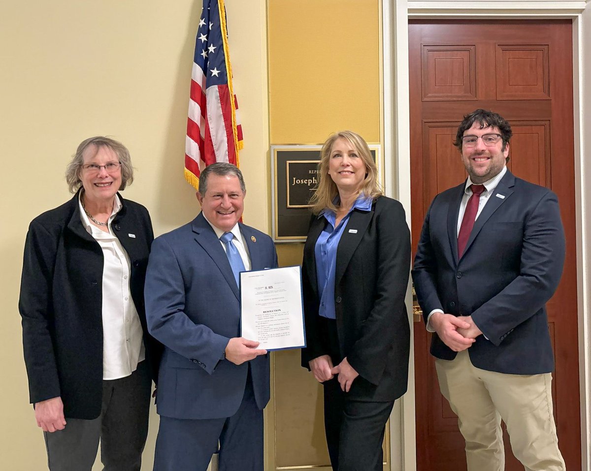 Thank you Rep. Morelle for presenting the Resolution designating April as Sjögren’s Awareness Month and helping us correct the misinformation about this serious and systemic autoimmune disease! #Sjögrens #Sjogrens #SjögrensSyndrome #SjogrensSyndrome