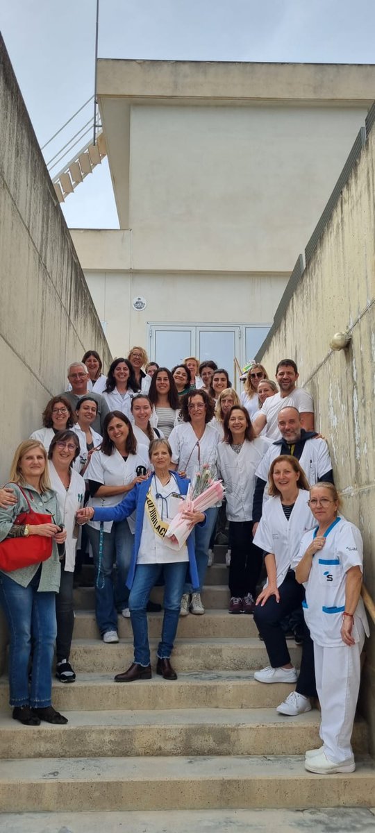 Avui na Loli es jubila. Enhorabona per assolir aquesta fita i disfruta d'aquesta nova etapa.👏👏👏🎊🎊🎊💐💐💐💐Aquesta gent de <a href="/cssonamonda/">CS So Na MONDA</a> som un gran equip. <a href="/HospitaldeInca/">Hospital d'Inca</a> <a href="/apmallorca/">Gerència d'Atenció Primària de Mallorca</a>