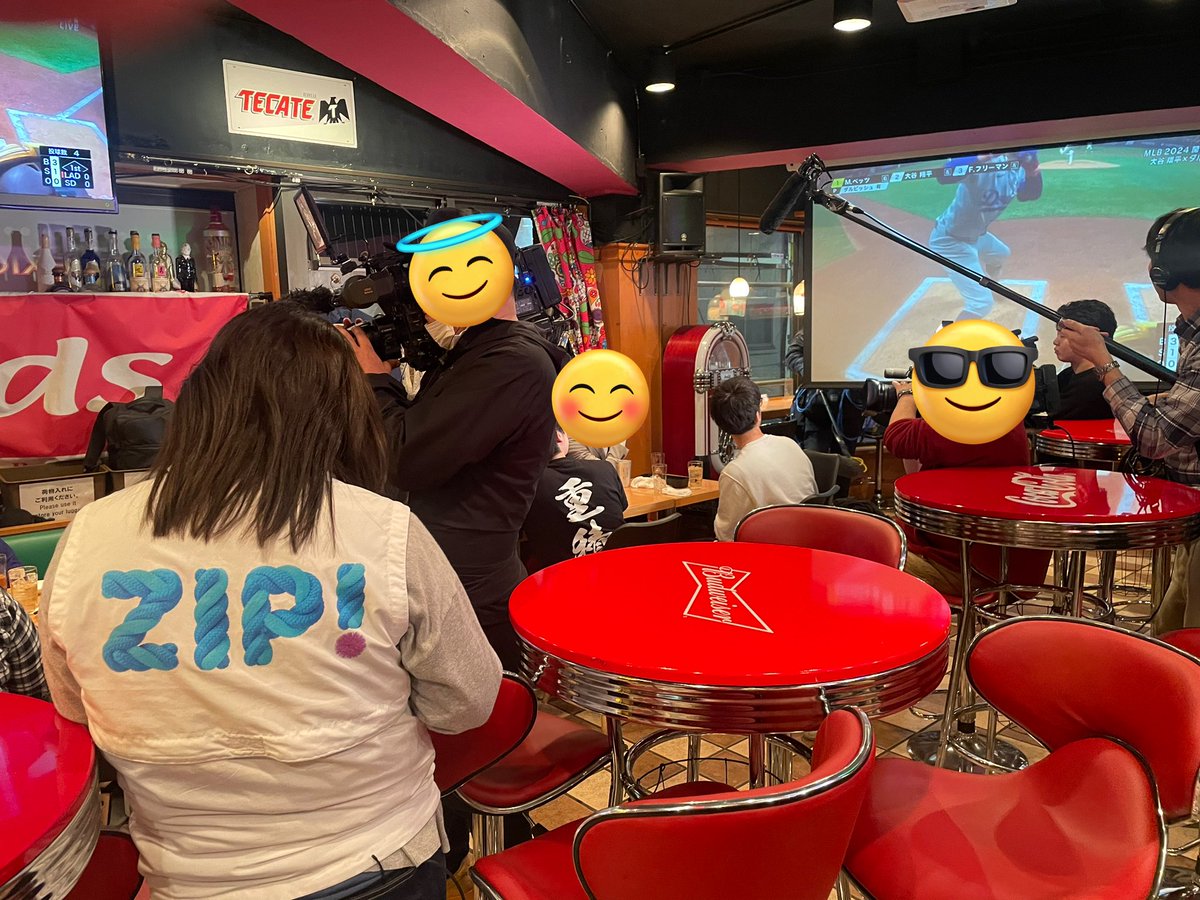 millmill_DQW's tweet photo. オオタニサ��ンの試合を見にスポーツバーをハシゴ。
1軒目は日テレ、テレ朝の取材きてた！
2軒目はHubだったから外国人が多かった。試合は日本人皆活躍してくれましたねー。日付変わって今日の2戦目も楽しみ😇 https://t.co/KKmEph2XAa