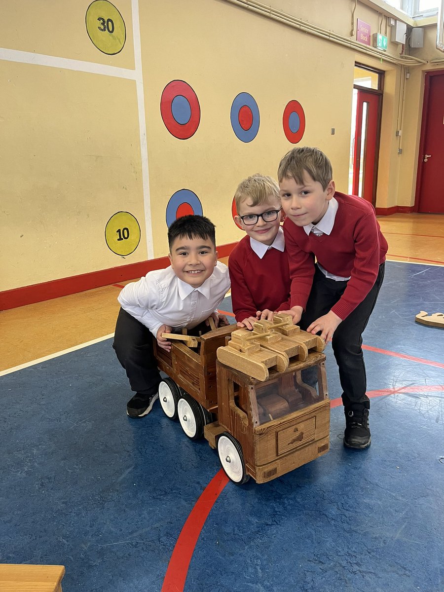 rang_cunningham's tweet photo. We had a surprise visit from a wood turner today! We loved playing with all the different toys and asking lots of questions! https://t.co/Tp0T0ePpNw