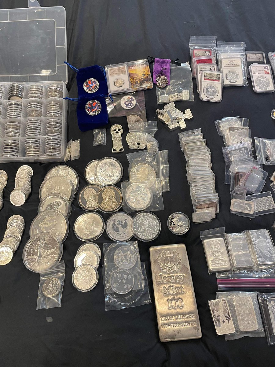 BullionBrother's tweet image. #stackoftheday Generational wealth starts 1oz at a time! This anonymous FB stacker get it 🧱🪙💯! 

Send us a picture or video of your stack for a chance at a feature. We do anonymous or shoutouts. All shapes and sizes we love to see them! 

#silverstacking 
#silvercoins