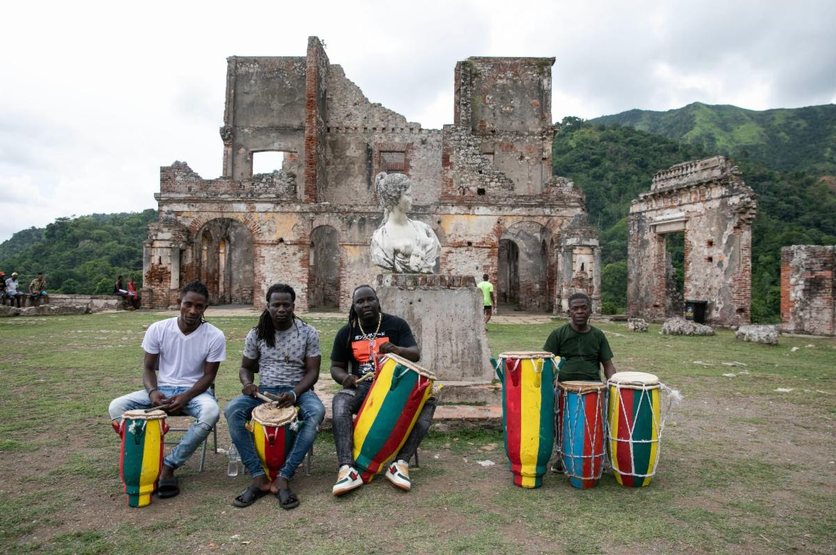 JAE's Matching Gift Challenge is happening through May 1st of this year to help support our annual Summer Dance Institute.

$250 covers the cost of one Master Drummer for one day!

If you would like to support our cause, visit the link in our bio and make your donation today!