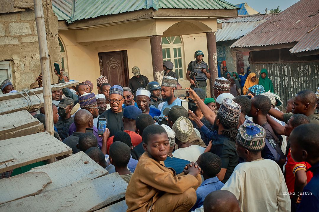 In continuation of my nationwide tour of identifying and sharing with the Muslim faithful during this sacred Ramadan season, I made a stop at the Barkin-Iku Suleja Niger State Central Mosque, located along the Suleja - Kaduna road in Niger State.