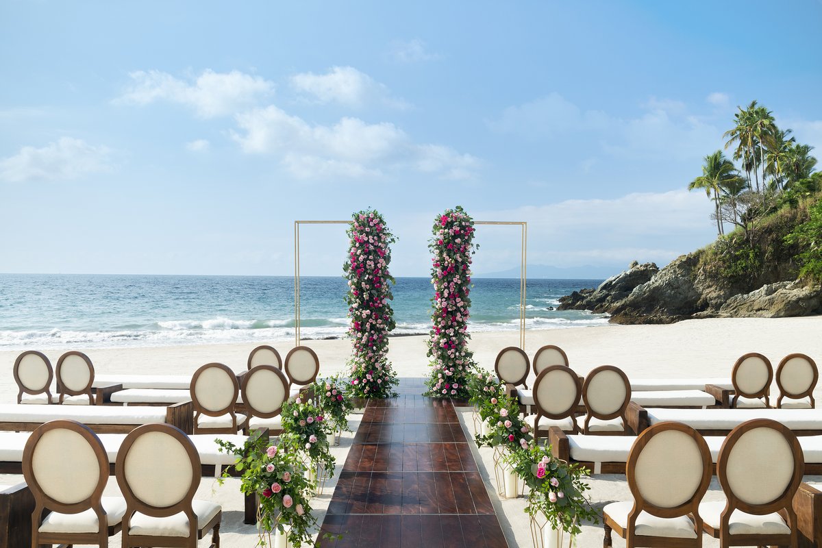 When two hearts become one. #HyattZivaPuertoVallarta #WeddingWednesday