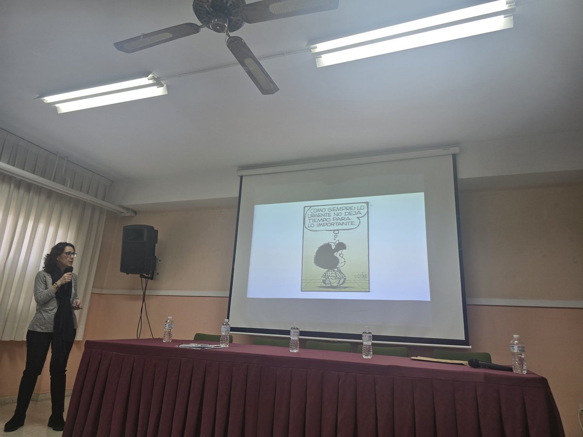 Impresionante el entusiasmo con que  <a href="/soliolimar/">Soledad Oliva Martínez</a> nos explica la experiencia de implementación de #AprendizajeServicio en Educación Infantil en las jornadas educativas de Tres Barrios Amate <a href="/3barriosamate/">Plataforma Civica 3Barrios-Amate</a> una experiencia de desarrollo comunitaria desde la ética de los cuidados