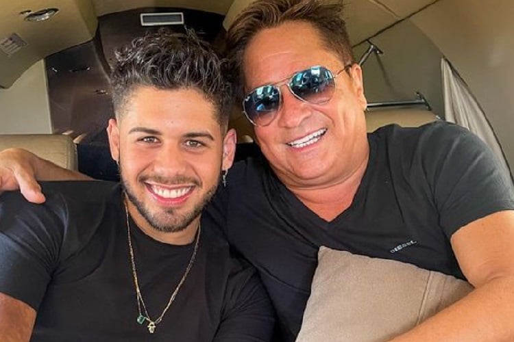 areavip's tweet image. Zé Felipe rompe com Leonardo e deixa a Talismã
LEIA 👉areavip.com.br/famosos/ze-fel…
.
O cantor anunciou o seu rompimento com a Talismã.
#CantorLeonardo #DESTAQUE #LeonardoTalismã #ZéFelipe #ZéFelipeELeonardo