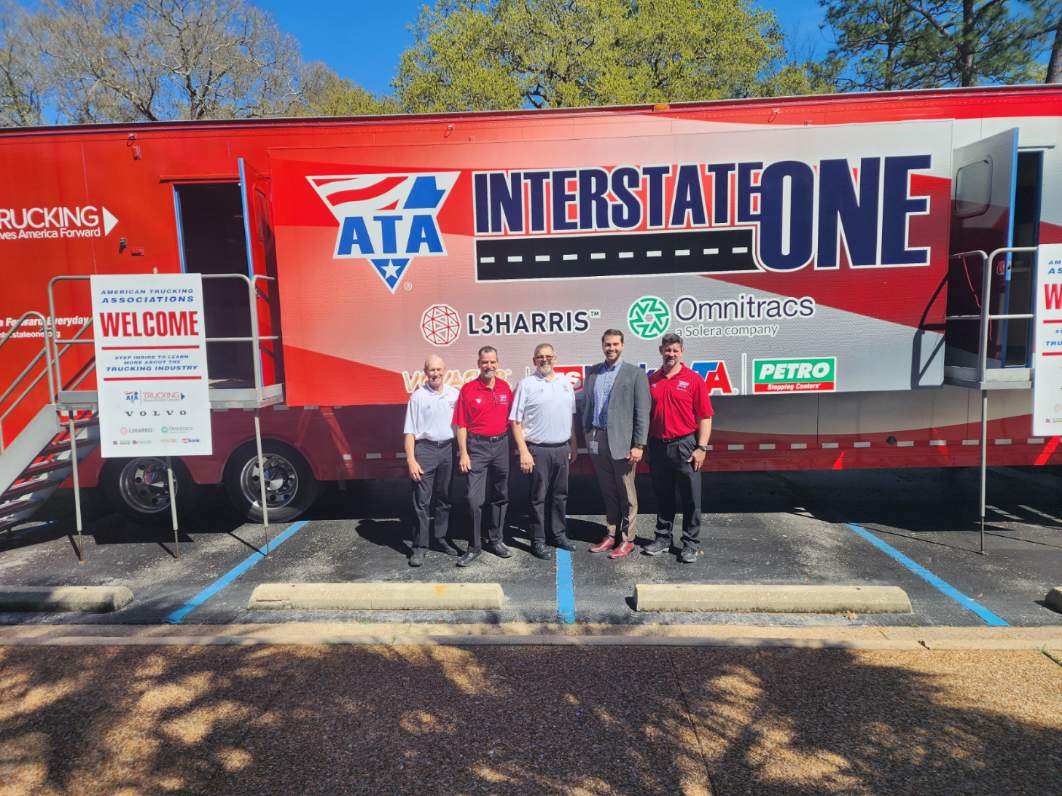 AmericaRoadTeam's tweet photo. The Interstate One truck traveled to @UofSouthAlabama for their Career Fair. ART Captains Lloyd Howell, TCW, Ritch Fundell, @FedEx, Terry Bennett, @ABFtoday, &amp; James Ellis, @GrammerLgx, shared w/ the students all the career opportunities the trucking industry offers! https://t.co/sehwqvHBVZ